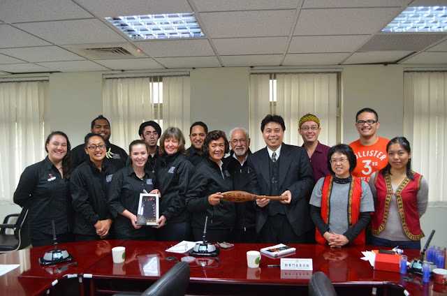 Exchange students from New Zealand meet with the leader of the Council for Indigenous Peoples in Taipei